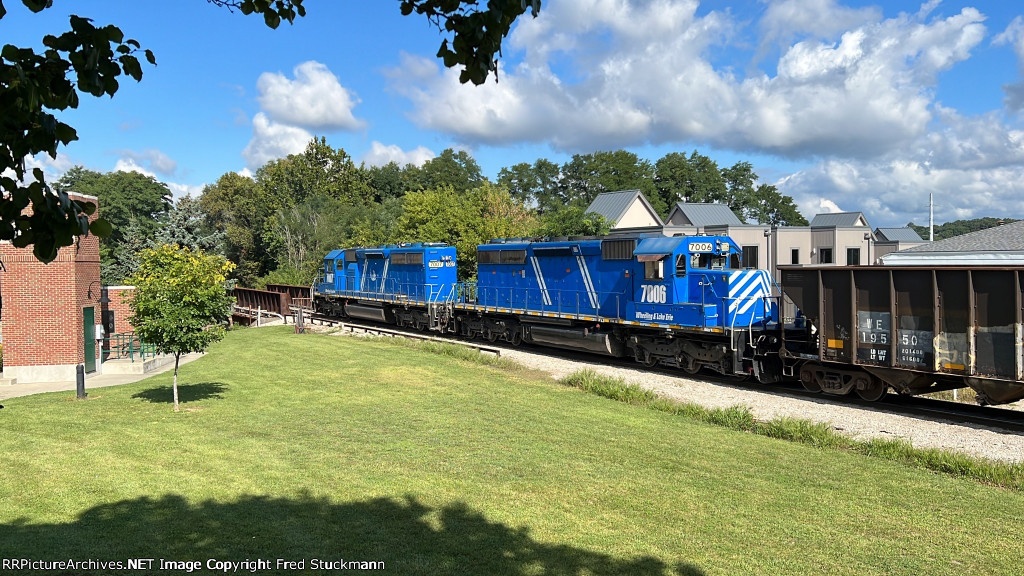 WE 7006 helps the shove toward Rock Cut Siding.